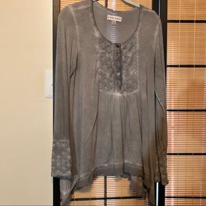 M Knox & Rose pale grey top w lace embellishments